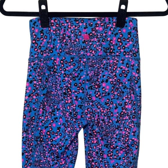 Lilly Pulitzer Luxletic Weekender Leggings Blue Flare Growl and Prowl Print XS - Picture 11 of 12